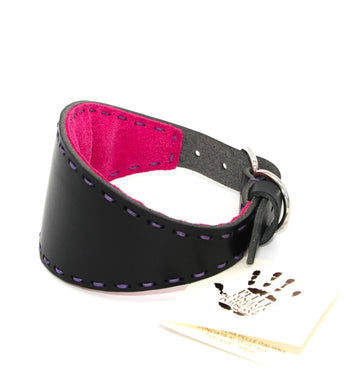 GEPOLSTERTES HALSBAND AUS PFLANZLICH GEGERBTE TOSKANA-LEDER IN SCHWARZ/FUCHSIA FÜR PLI, WHIPPET UND WINDHUNDE